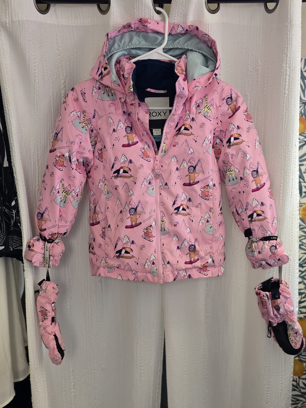 Girls Size 6/7 Roxy Pink Girls' Ski Jacket with Mittens
